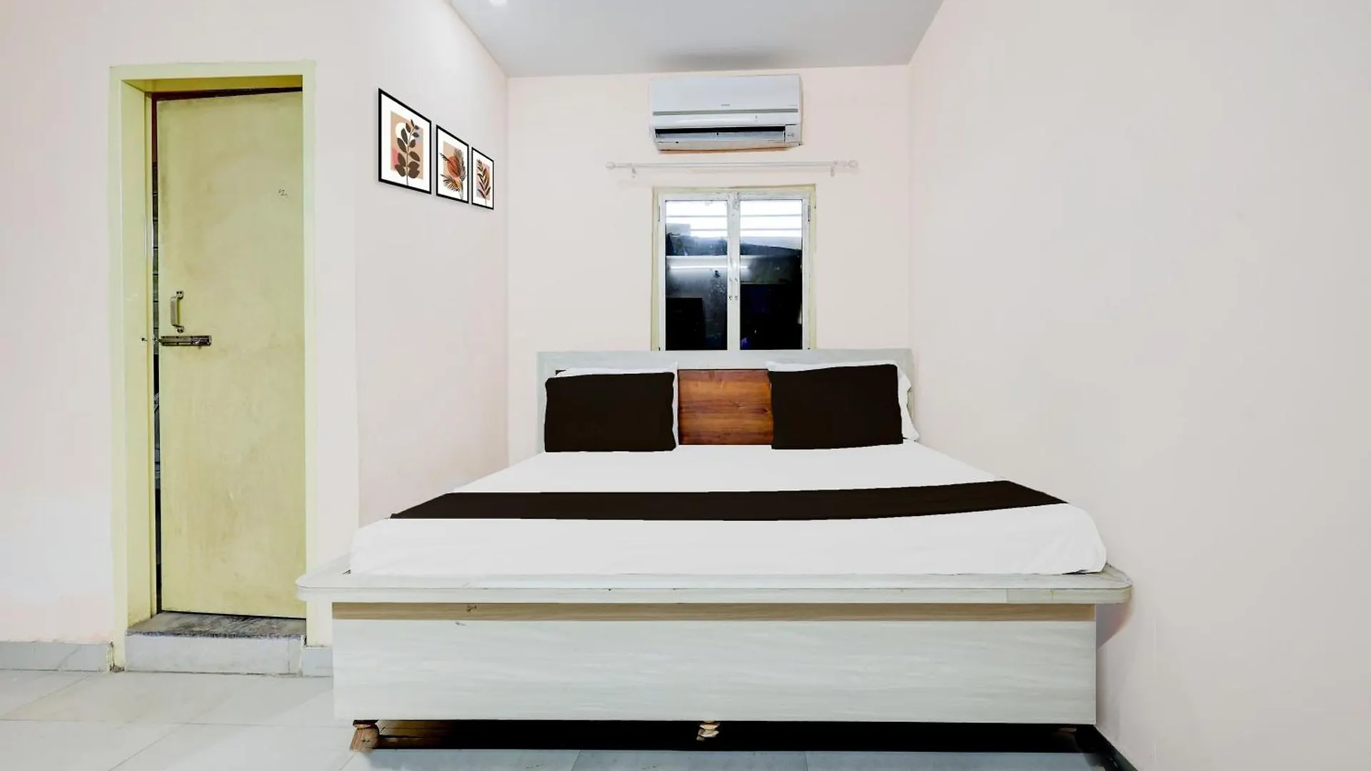 Hotel O Radhe Hotel Gurgaon 3*,  India